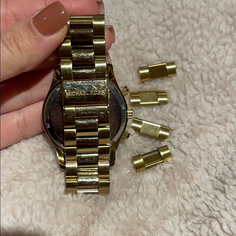 AUTHENTIC Michael Kors Gold Watch - Picture 4 of 6